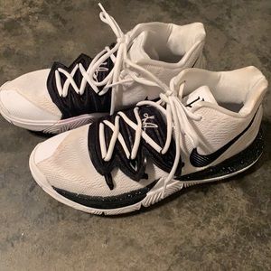Nike Kyrie 5 Men’s Basketball Shoes size 9.5